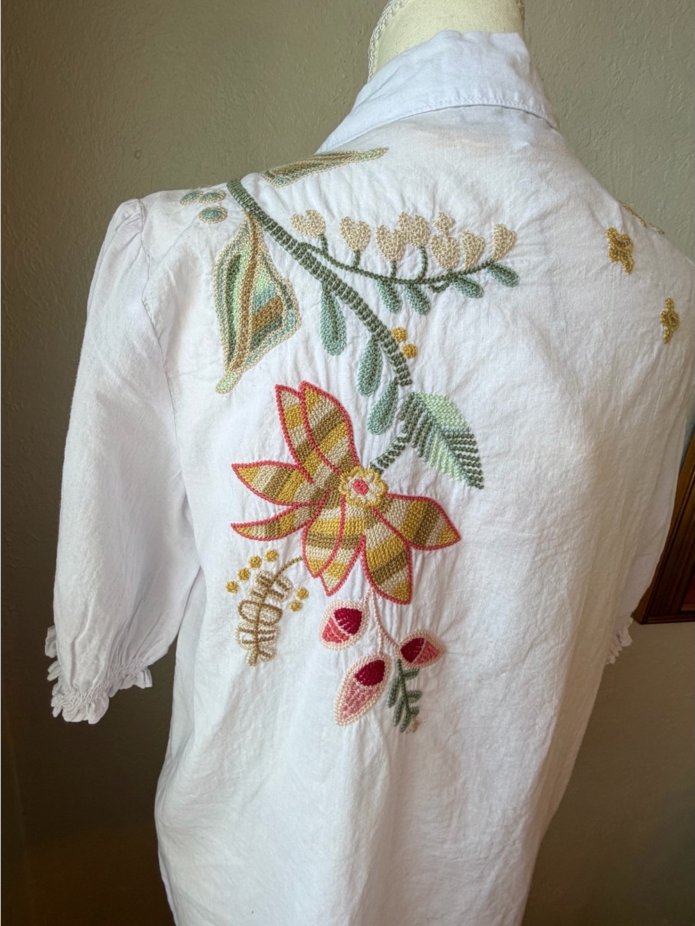Johnny Was White Button-Up Blouse with Multicolor Floral Embroidery Size Small - Picture 6 of 15